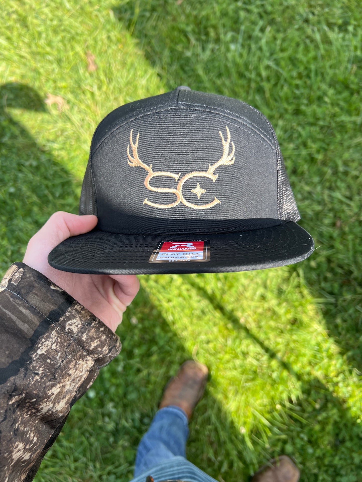 Southern Stag Beige & Black