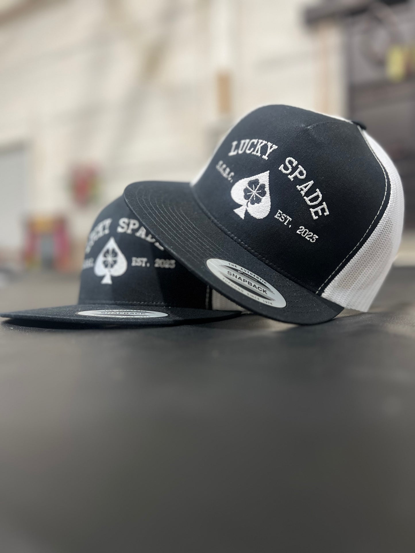 Lucky Spade Black/White