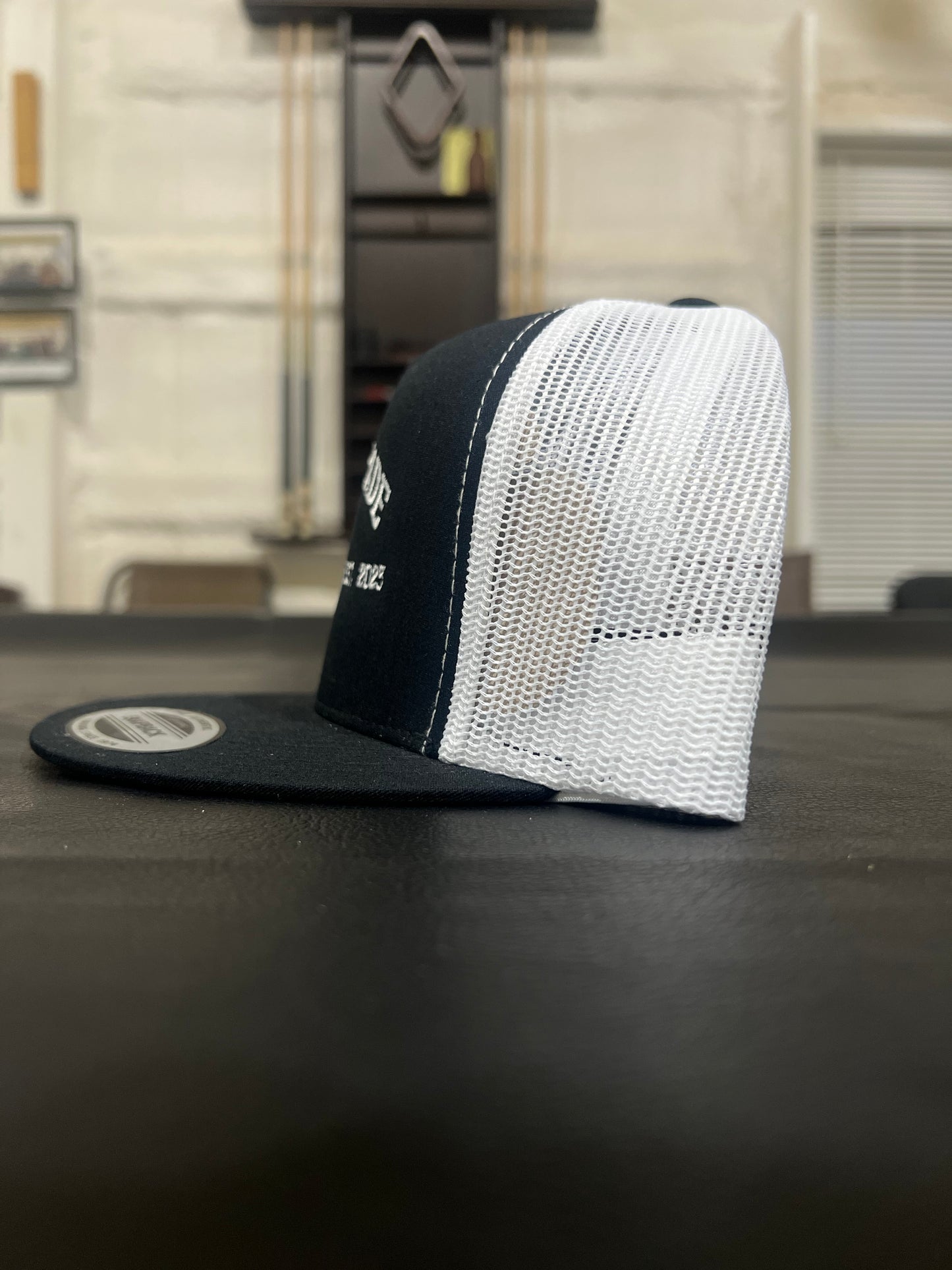 Lucky Spade Black/White