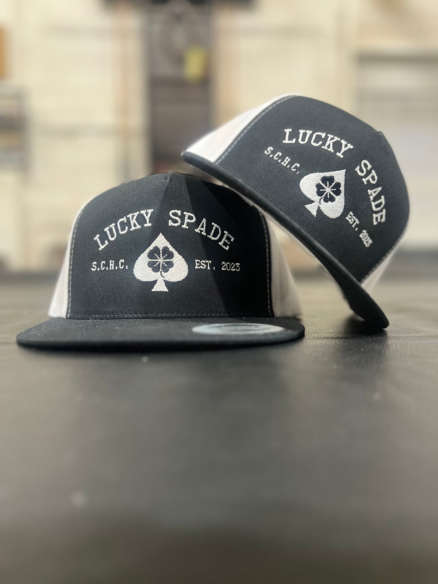Lucky Spade Black/White